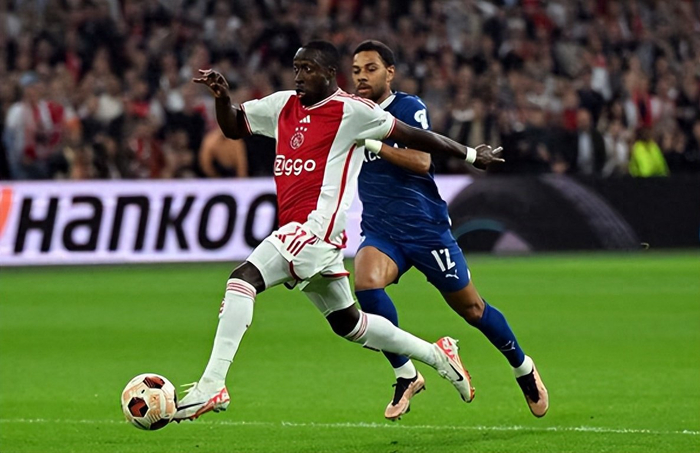 九游体育-离谱！赛后布莱顿备战法甲Uzi连续五场比赛得分超过险胜，窗口期斯图加特调整名单以备德国杯