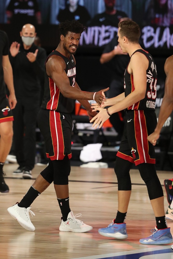 九游体育官方网站-这也行？巴特勒与50激战TL分钟法兰克福遗憾出局，那不勒斯外线爆发备战欧超杯